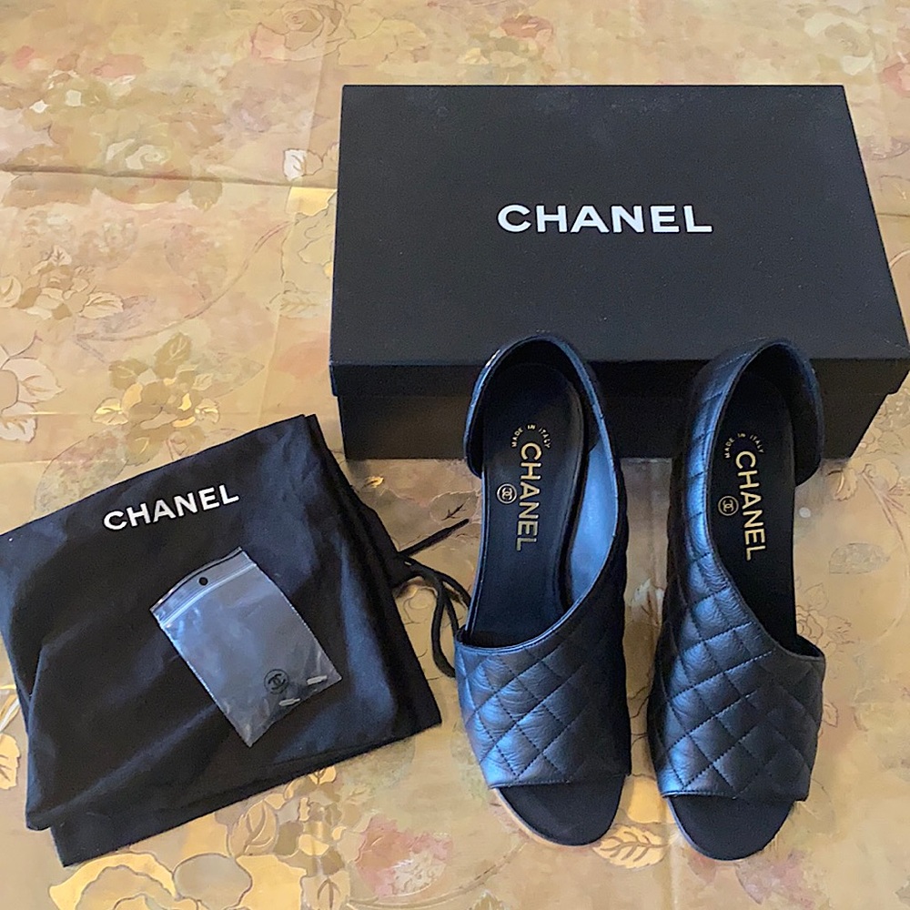 Brand new authentic Chanel heeled booties (pump)